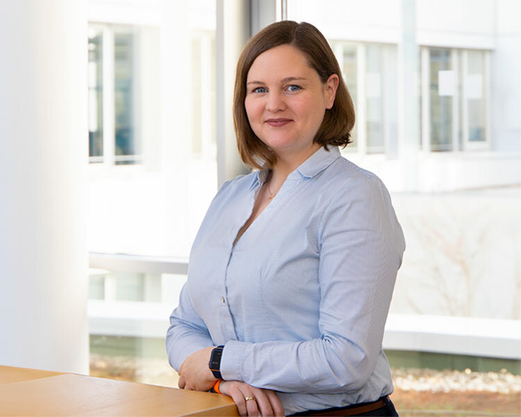Annas Karriereweg von der Bundeswehr über MBA und Masterarbeit bei der ESG bis hin zur Führungsverantwortung und Programmmanagement.